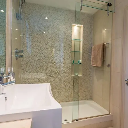 Апартаменты Luxurious Central 5 Bedroom Sleeps 12 Ref Amsacrs541 Амстердам